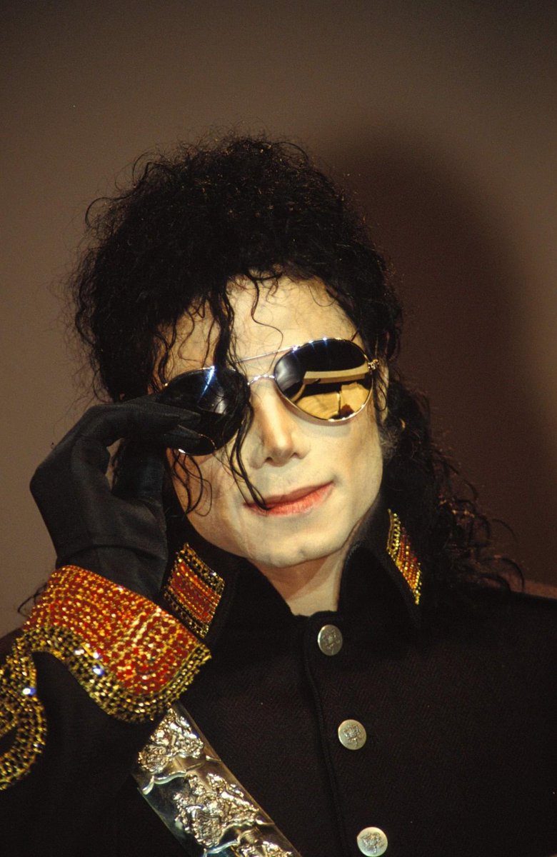 AdemJackson777's tweet photo. Well well isn’t it just amazing 😉 #MJFam #MichaelJackson #MJCast @lois_laniee @Michael32950627 https://t.co/i5aZp6FJYm