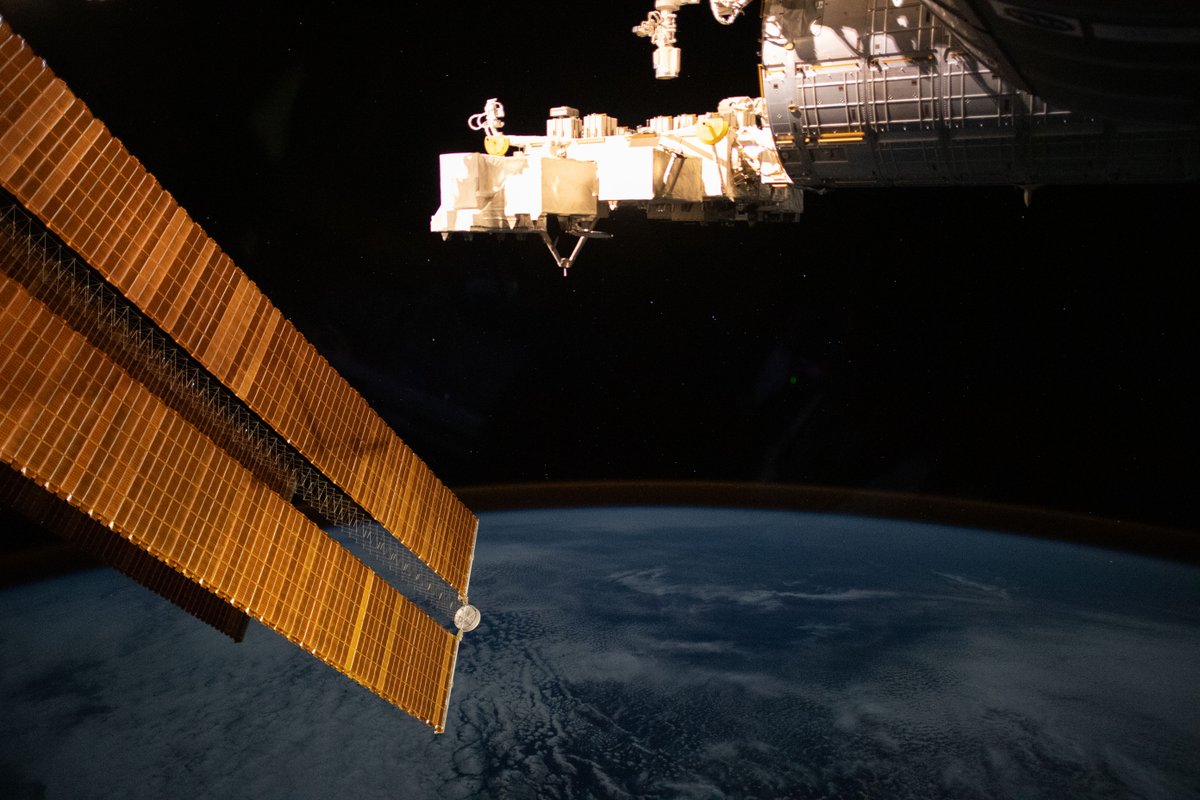 Space_Station's tweet image. The moonlit hues of Earth's terrain and seas glow dimly as city lights glitter on the Red Sea and Persian Gulf coasts. @NASA_Earth | flic.kr/s/aHsmACYoYM