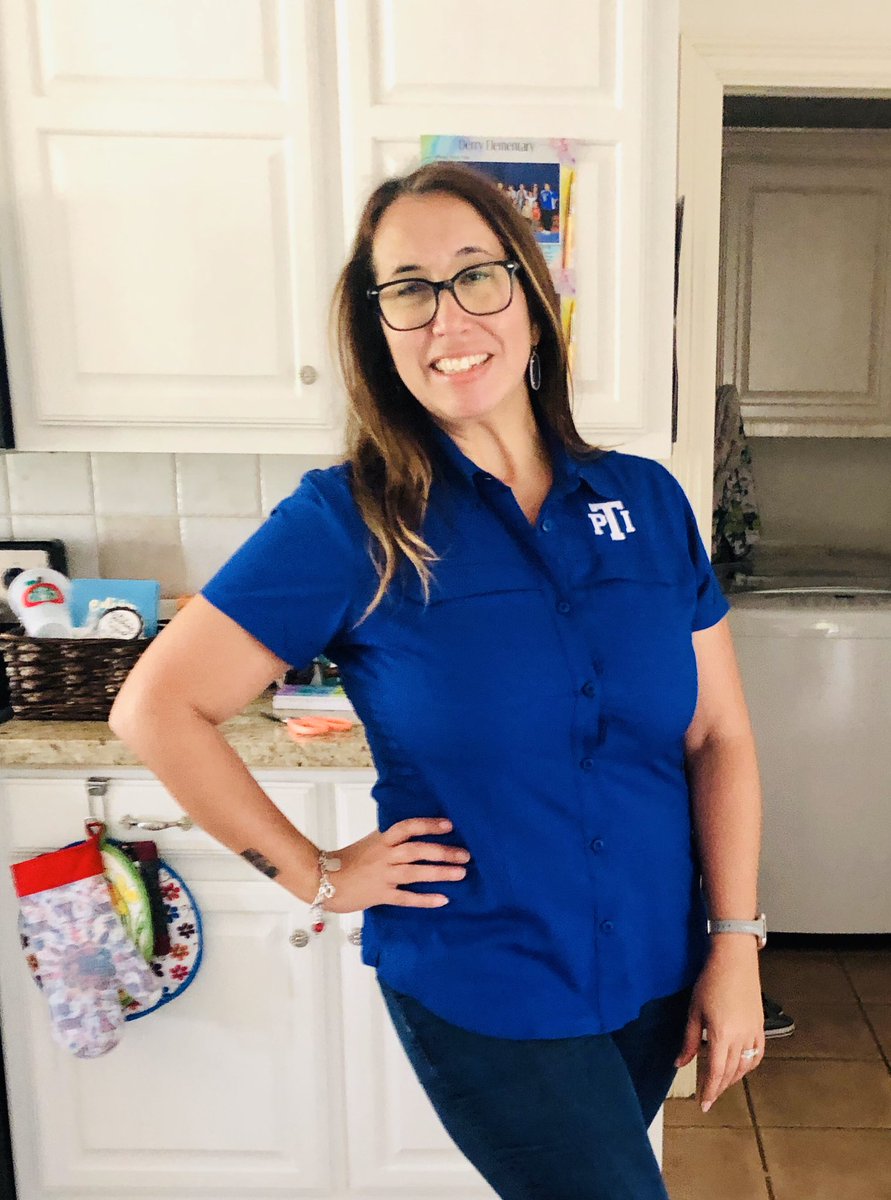 cesparza78's tweet photo. A few of my wonderful #TeacherAppreciationWeek  gifts I received today.  Thank you @GarrigaElem office and student council for the fishing shirt.  @PointIsabelISD https://t.co/h1hJCaHPQb