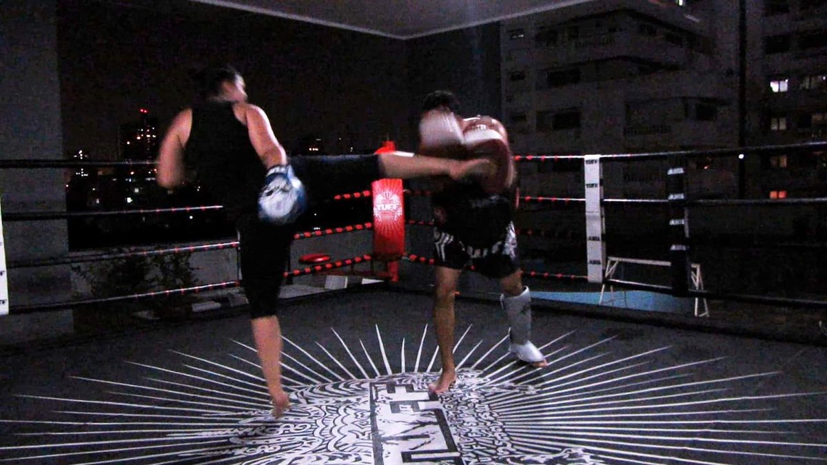 marilettpinedo's tweet photo. "Kick" - Entrenando con 'Kru Orono' en Bangkok, Tailandia (2012).
▪▪▪▪▪▪
#muaythai #mma #aztecqueen #gym #workout #nakmuay #training #crossfit #strong #nofilter #tb #memories #sport #exercise #fitness https://t.co/h1QRgKAYGj