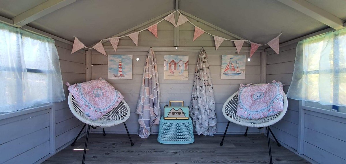 ggailmcc's tweet photo. @absoluteradio @bushontheradio @RichieFirth Revamped my girls playhouse after it sat doing nothing for 4 years. Very proud of our lockdown work 😁. https://t.co/Xv55vzaA3C