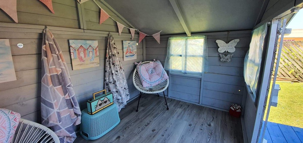 ggailmcc's tweet photo. @absoluteradio @bushontheradio @RichieFirth Revamped my girls playhouse after it sat doing nothing for 4 years. Very proud of our lockdown work 😁. https://t.co/Xv55vzaA3C