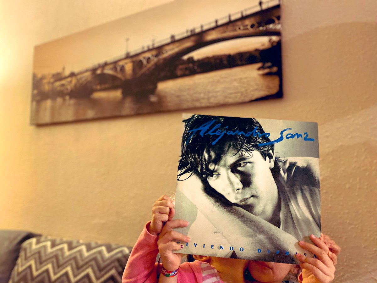 solstyless's tweet image. Mis amores juntos 😘 mis niñas adoran a @AlejandroSanz #YoMeQuedoEnCasa  #disfrutandodelavida