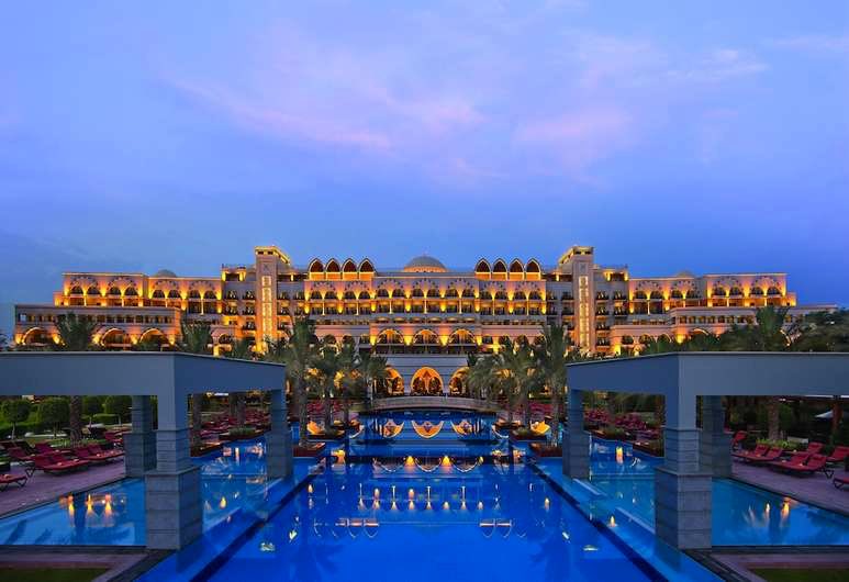 🔸تدير #مجموعة_جميرا عددًا من الفنادق والمنتجعات ب #الإمارات 🇦🇪 وحول العالم.
▫️تجربتي الشخصية مع فنادق ومنتجعات هالمجموعة تعتبر مميزة بكل المقاييس..فخامة..رحابة..والأهم "الخدمة".
▫️"جودة الخدمة" تستحق ان تُدرس بأرقى جامعات العالم..خدمة مميزة واهتمام بأدق التفاصيل لراحة النزلاء 💯