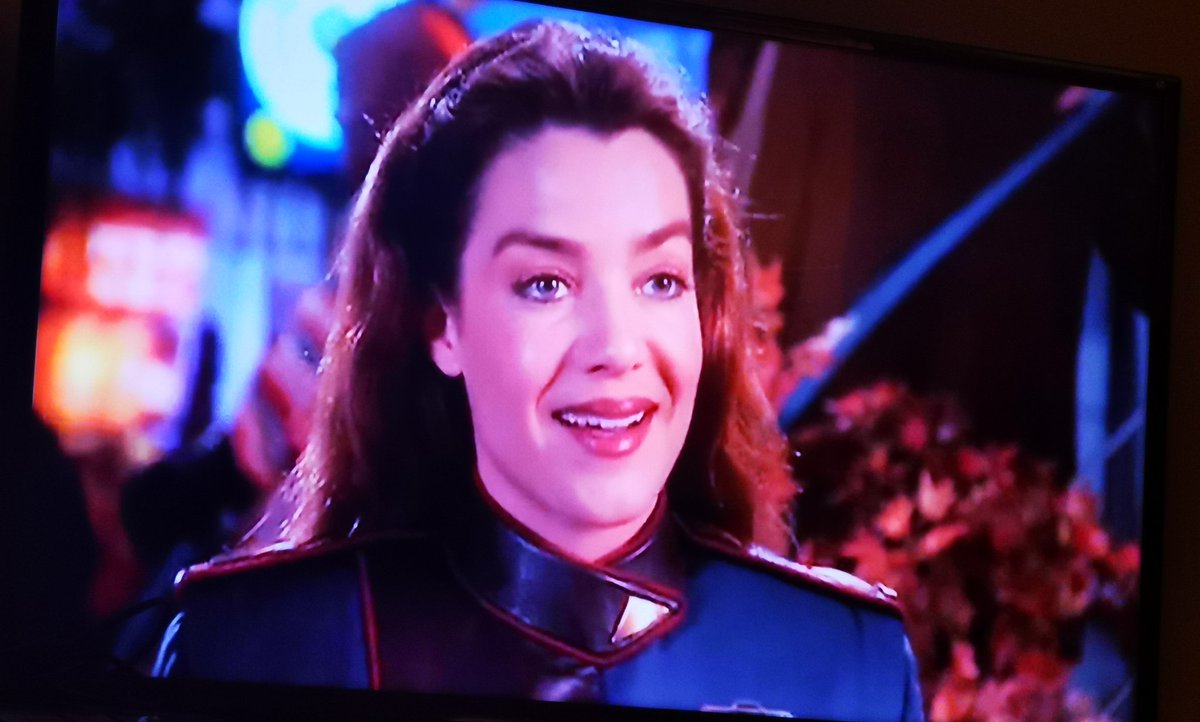  #Babylon5 S02E19 - Divided Loyalties. I also ship these two and will be sad if all this flirting doesn't end in their happiness.