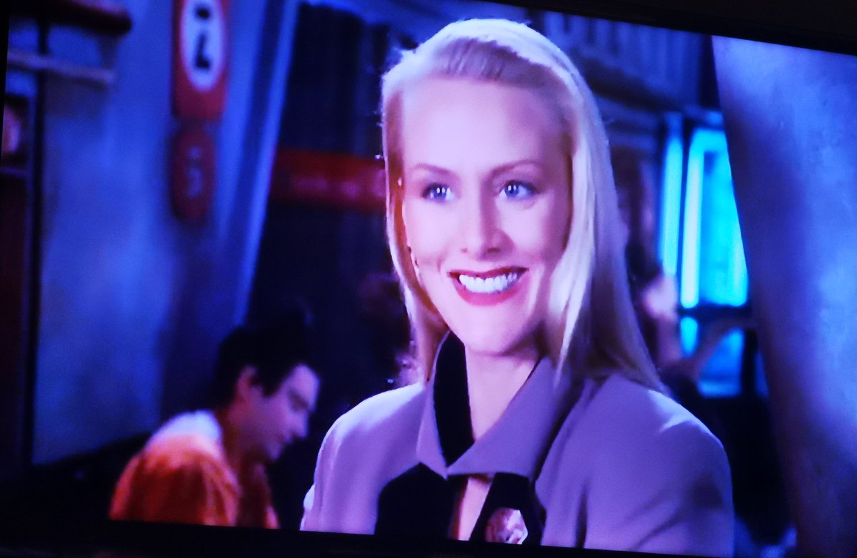  #Babylon5 S02E19 - Divided Loyalties. I also ship these two and will be sad if all this flirting doesn't end in their happiness.