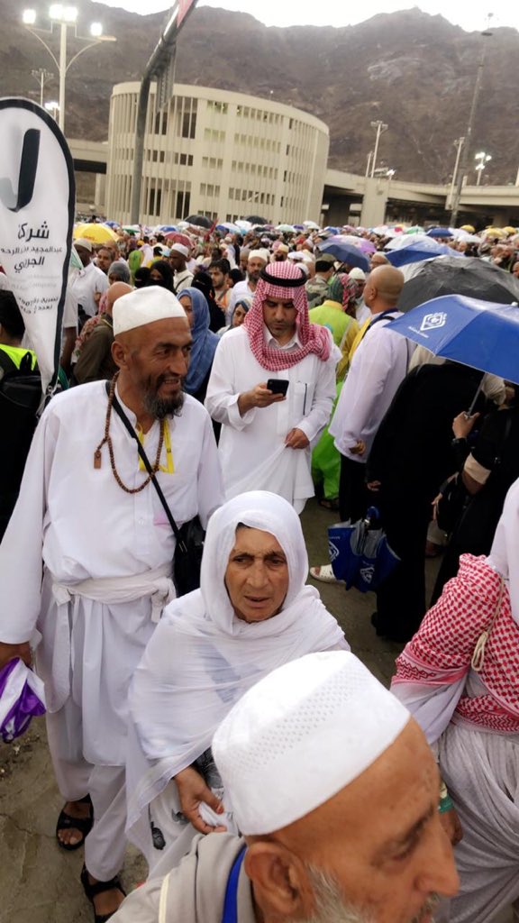 أمر ملكي في تعيين د. هشام الفالح وكيل إمارة منطقة مكة سابقاً إلى وكيلًا لوزارة الداخلية بمرتبة وزير.

عرفته بعمله المخلص ولا أنسى هذه الصورة في حج العام الماضي عندما شهد مشعر منى أمطار شديدة فكان يقوم بجولات ميدانية بين الحجاج يطمئن فيها على سير الأمور.

اسأل الله له التوفيق 🇸🇦♥️