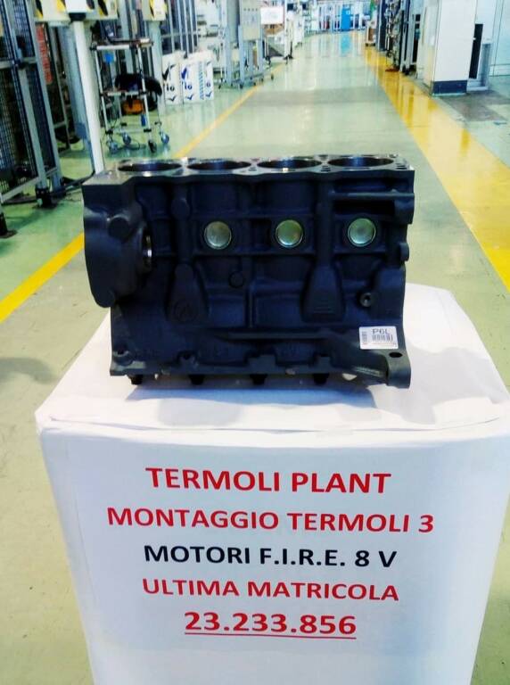 sniffauto's tweet photo. Oggi è un #giorno particolare per #Fca e per #Termoli... Dalle linee di produzione esce l'#ultimo #motore #Fire.. Simbolo di #potenza e #robustezza da #35anni... https://t.co/jjEZrQsMSm @fiat @fcagroup https://t.co/SjXd4DKlHi