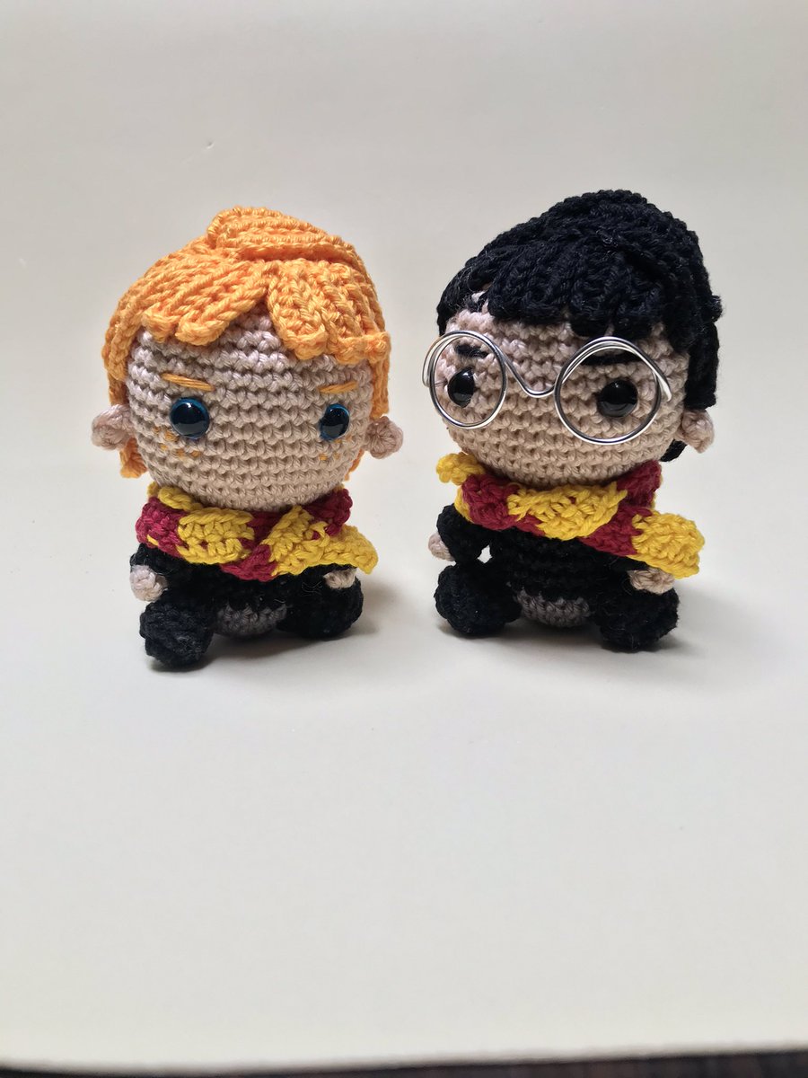 nalinha7's tweet photo. Muito amor envolvido por esses bruxinhos 🧶❤️
#crochet #Amigurumi #HarryPotter Rupert Rony https://t.co/hGn4oxZaW8