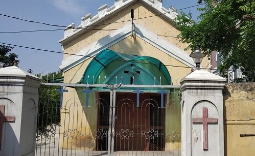 Vasaamaha's tweet photo. St. Thomas Church,1st Church built for #BritishResidents in 1800 AD (Pictorial Hyd, K.Mudiraj, 1939). #CSI Church, Hanuman Tekdi (new pic) has similar architecture. @tsdamindia @Ilovehyderabad @HyderabadTrails @Andrew007Uk @HiHyderabad #HyderabadResidency #Rediscoveringboundaries https://t.co/XrzndYcp0U