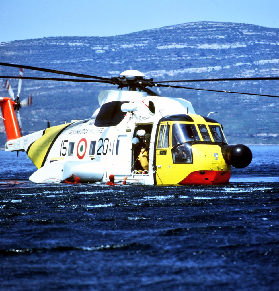 FlMichele69's tweet photo. 🚁#Sikorsky #HH3F Pelican🔝
#ItalianAirForce🇮🇹
Service 35 1977÷2014
Role SAR/CSAR/SMI/TP/MEDEVAC
Weight 10000kg
Eng 2GE-T58GE5 1500shp265kmh
Range 1254km
Ceiling 3636m
Crew 4+25/2270kg
Note:
185000hflight
7000lives saved
Mission Somalia Albania Bosnia Kosovo Iraq
@ItalianAirForce https://t.co/r1Ru1zAvmq