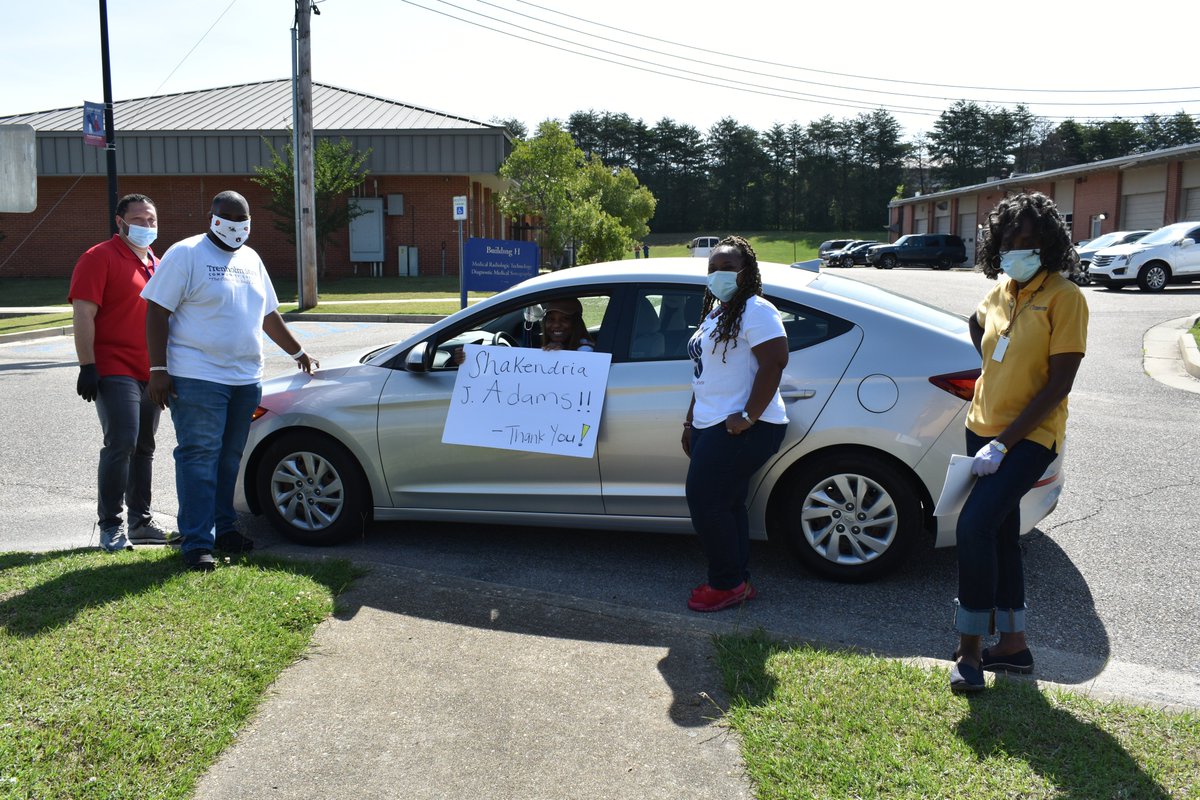 trenholm_state's tweet photo. Class of 2020 curb side graduation regalia pick up. #Trenholmstrong #OneACCS #Trenholmgraduation2020 https://t.co/ZIyZMFWGqJ