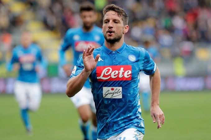 Roja_DirectaPTY's tweet photo. Hoy el diario belga 'Voetbalkrant' saca la nota de que Mertens sería ahora mismo objetivo del equipo parisino tras la casi segura salida de Cavani, llegaría a coste 0.
#napoli #psg #fichajes #futbol #rojadirectapty https://t.co/7i8K3wO4c8