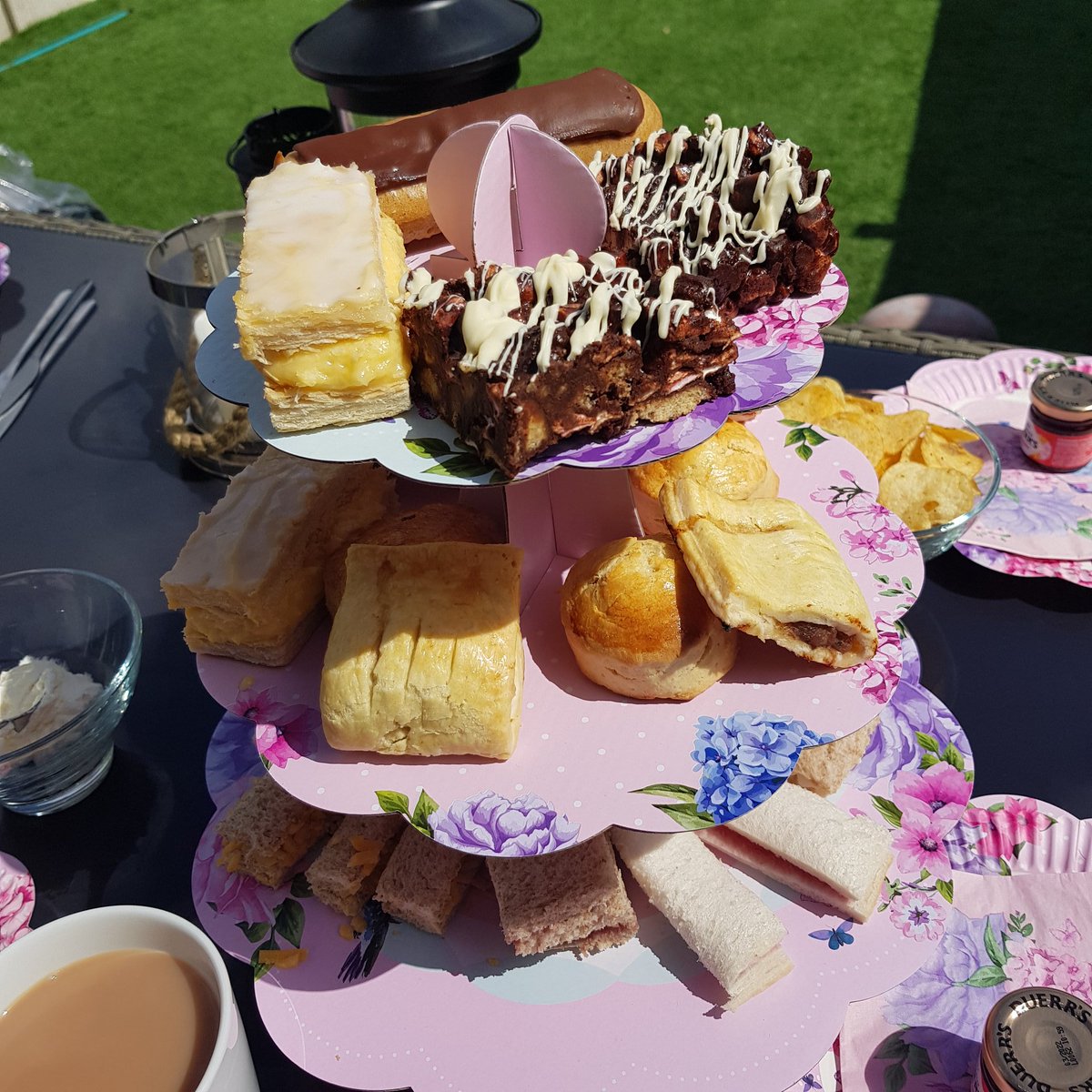 AlexBlount13's tweet photo. @EastfieldPS With the help of Mummy and her big sister, India made afternoon tea which included homemade scones, rockyroad and sausage rolls 🎂 perfect for VE Day tomorrow 🇬🇧
#eastfieldbettertogether #3jc https://t.co/DEkETgOhKg