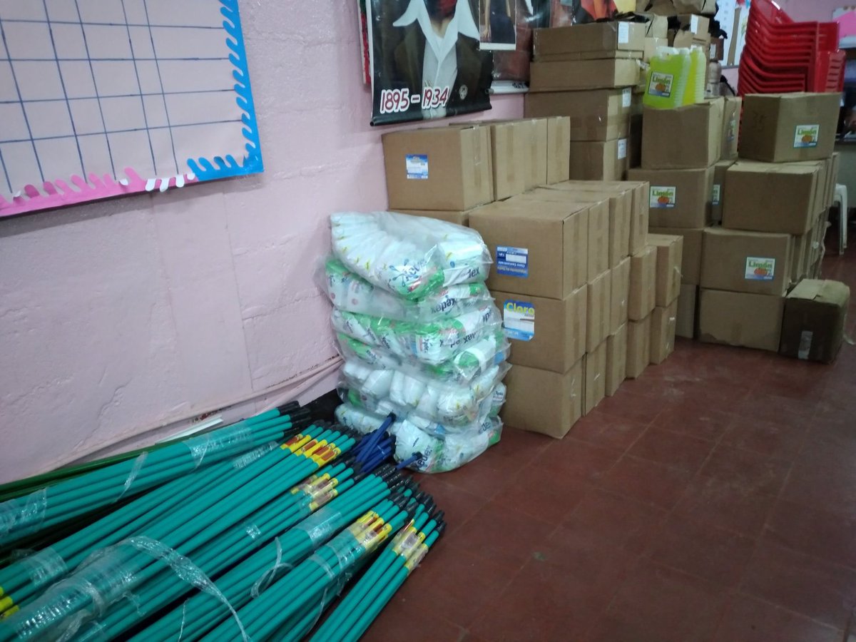 jpmasespanol's tweet photo. Gobierno de #Nicaragua inicia la distribución de kits de limpieza en todos los centros de educación pública para prevenir el #Covid_19 https://t.co/AnTrBNvHA7