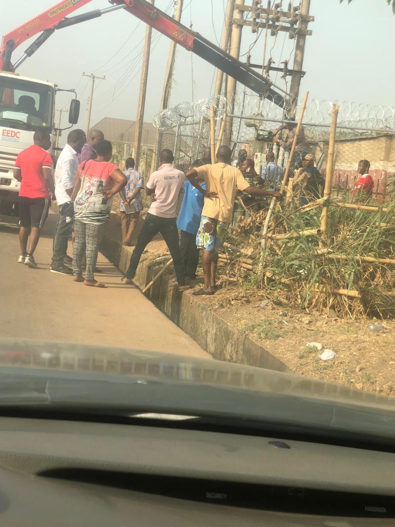 Kennyke67039613's tweet photo. @enugudisco This is how our transformer was hijacked on 17th February, 2020 to a land of no return.
EEDC return Aguogboriga transformer  Abakaliki, Ebonyi state.
4months of power failure is not easy. https://t.co/rO74Nmum1C