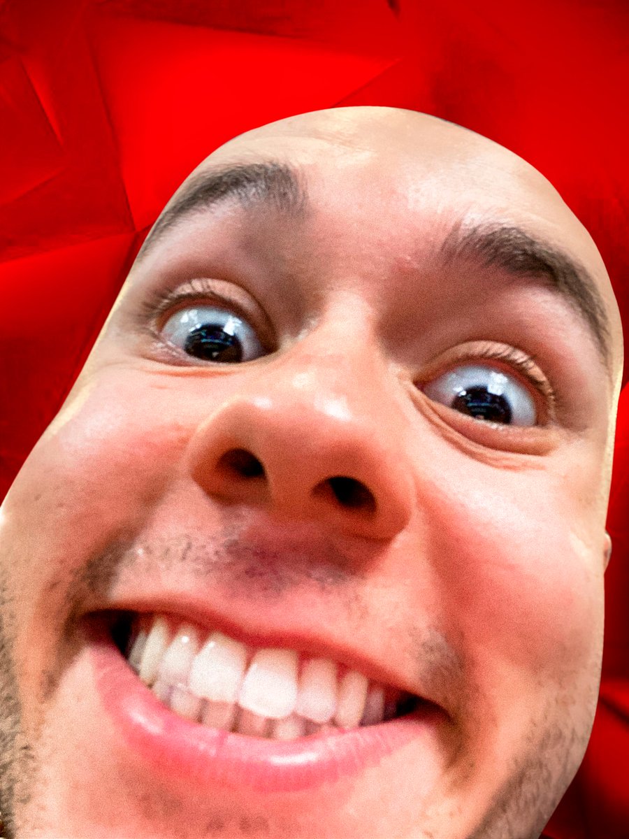 TheGrefg's tweet photo. #NuevaFotoDePerfil

Después de años esforzándome en mejorar la calidad de mi contenido y reinventarme termino con esta puta mierda de foto en todas mis redes sociales. Gracias por estar ahí. https://t.co/T0LylfdjmZ