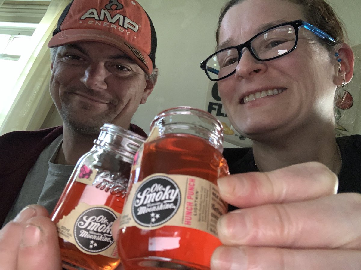 MadAnnFlint's tweet photo. Happy three day weekend to me! A little @OleSmoky to kick it off! (It’s close enough to 5 o’clock!) #shinelife #moonshine #gatlingburg https://t.co/Ud7mbOTr6c