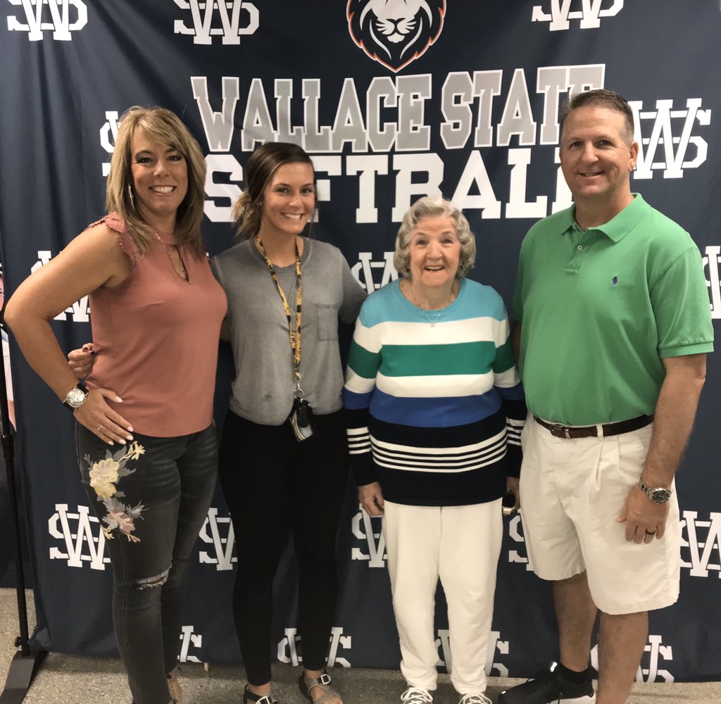 PhillipsOthell's tweet photo. Great college experience at WS!
Congrats @_chaneyphillips Phi Theta Kappa and Summa Cum Lauda graduate!
#firstclasscollege
#firstclasssoftballprogram @AJDaugherty1
@CadiOliver https://t.co/vlN1Bll5gU