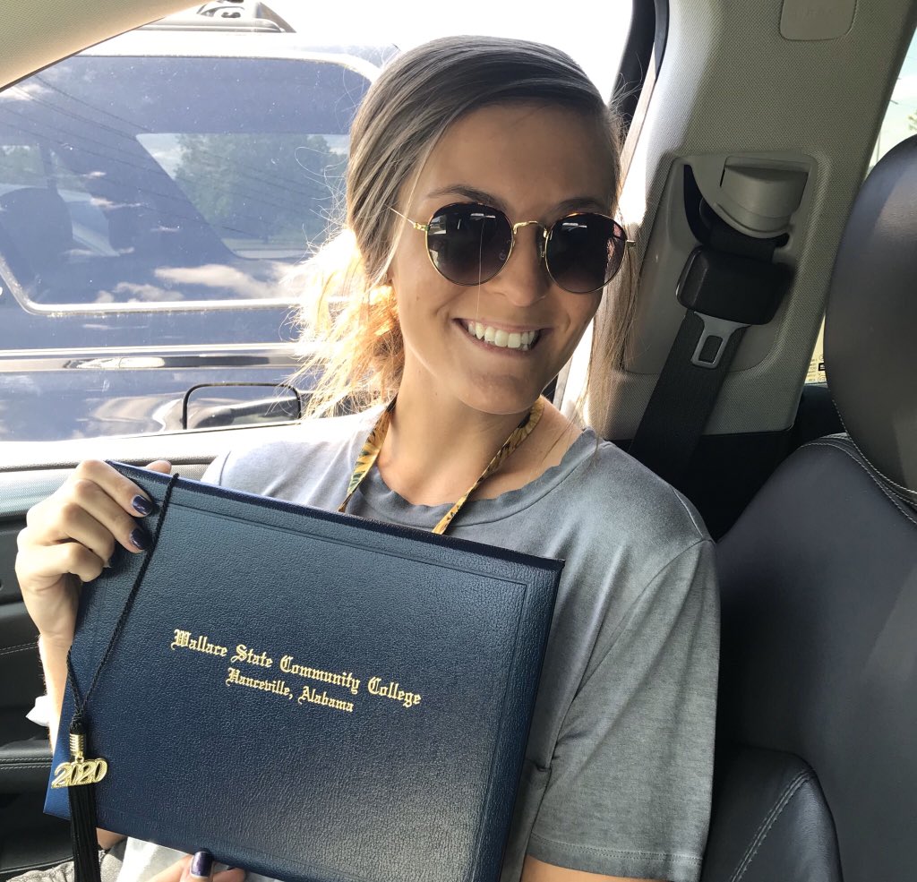 PhillipsOthell's tweet photo. Great college experience at WS!
Congrats @_chaneyphillips Phi Theta Kappa and Summa Cum Lauda graduate!
#firstclasscollege
#firstclasssoftballprogram @AJDaugherty1
@CadiOliver https://t.co/vlN1Bll5gU