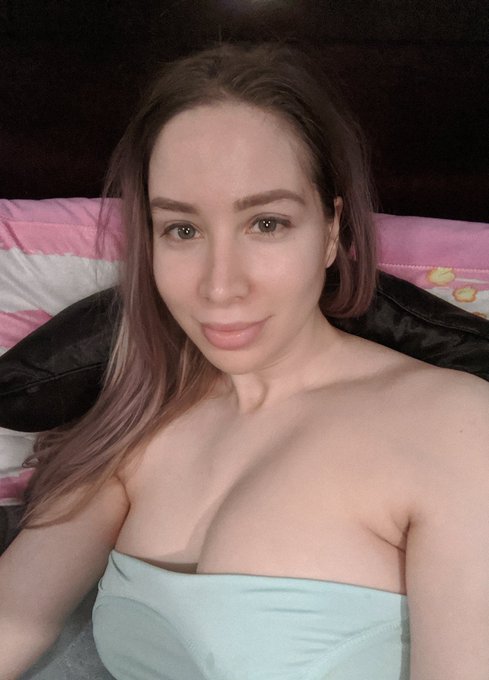 Woke up today to comments talking about how ugly I am without makeup.  I disagree 😊  (Yeah I just woke