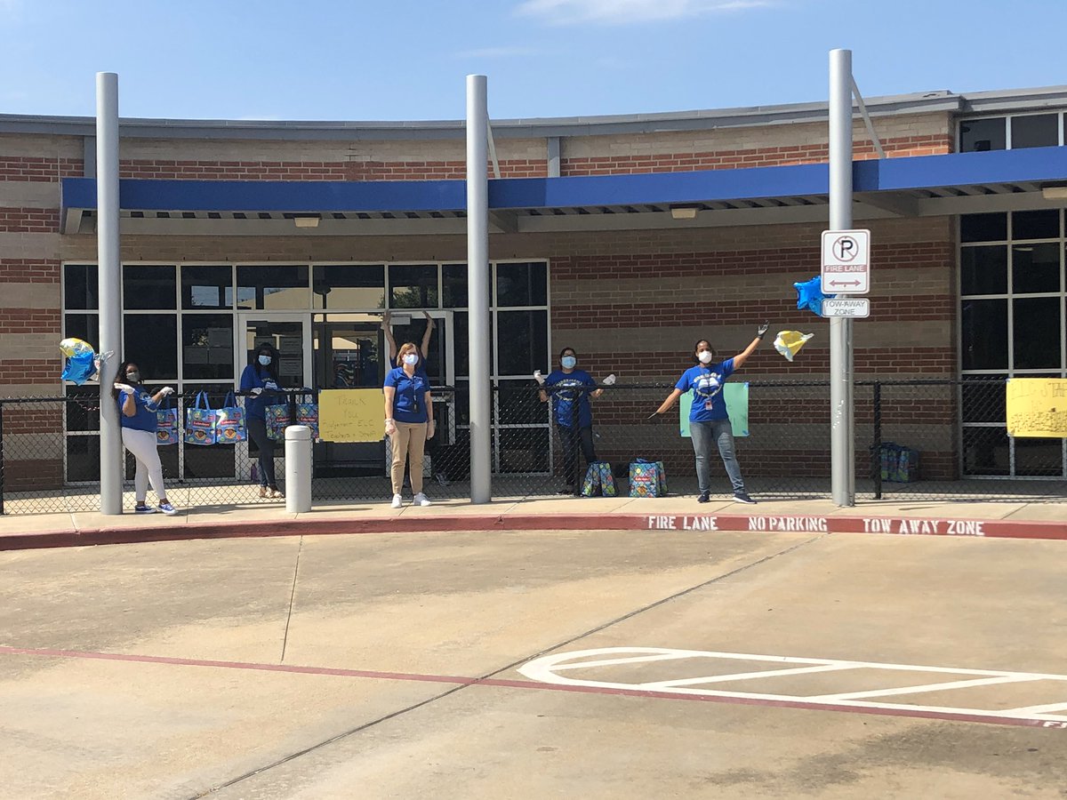 Ridgemont Early Literacy Center (@rmeelc) on Twitter photo ELC is celebrating our amazing staff with a curbside staff appreciation parade! ELC ๐ our staff! @_earlyliteracy <a href="/FBISDEarlyChild/">FBISD_EarlyChildhood</a> <a href="/FortBendISD/">Fort Bend ISD</a> ELC is celebrating our amazing staff with a curbside staff appreciation parade! ELC ๐ our staff! @_earlyliteracy <a href="/FBISDEarlyChild/">FBISD_EarlyChildhood</a> <a href="/FortBendISD/">Fort Bend ISD</a>
