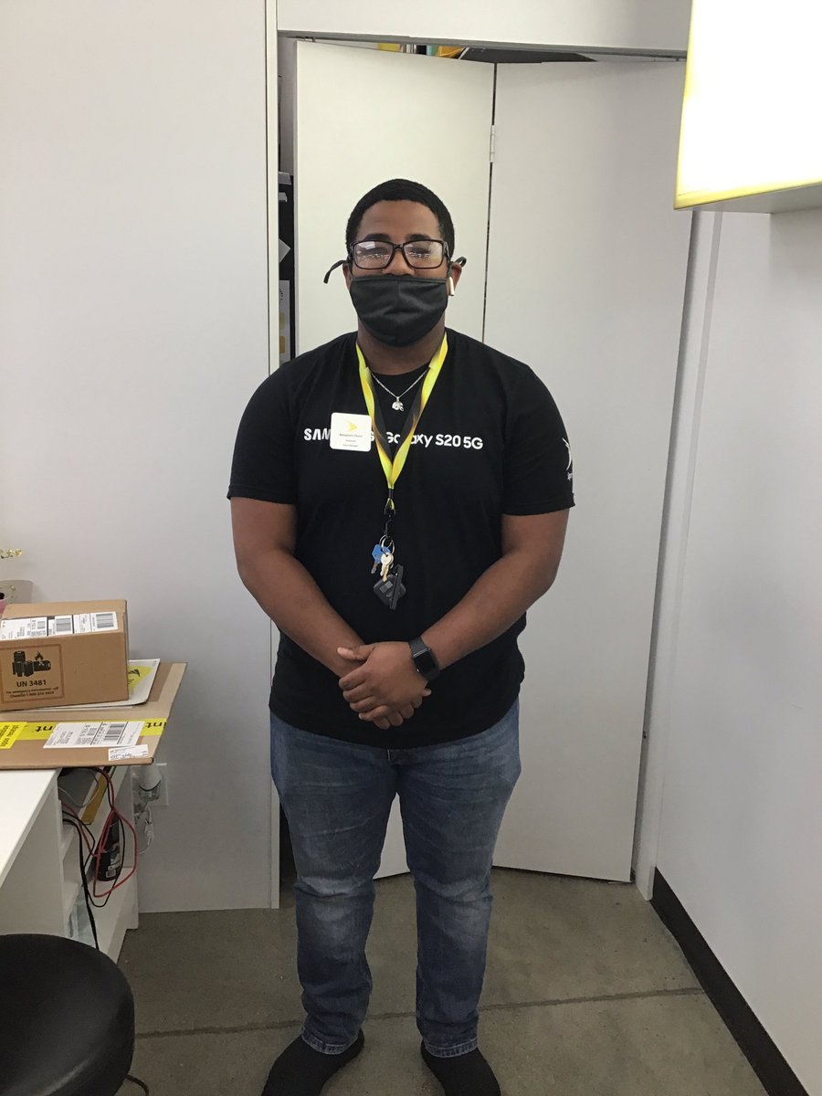 LittleRueToYou's tweet image. I have the boys here at Sprint HEB off 288 &amp;amp; MacGregor ready to assist all your needs. Come see why they have perfect 5.0 review on google! Ask for Ben he will handle all your mobile needs!