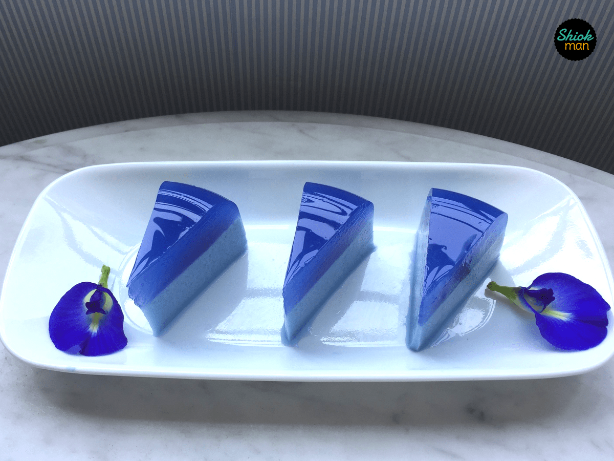 Vulpes_No9's tweet photo. Butterfly pea flower로 만든 젤리 케잌들...
색깔이 어찌나 오묘하고 아름다운지, 마치 먼 미래에서 가져온 디저트같은 느낌이다... https://t.co/7fxy6ZGTeh