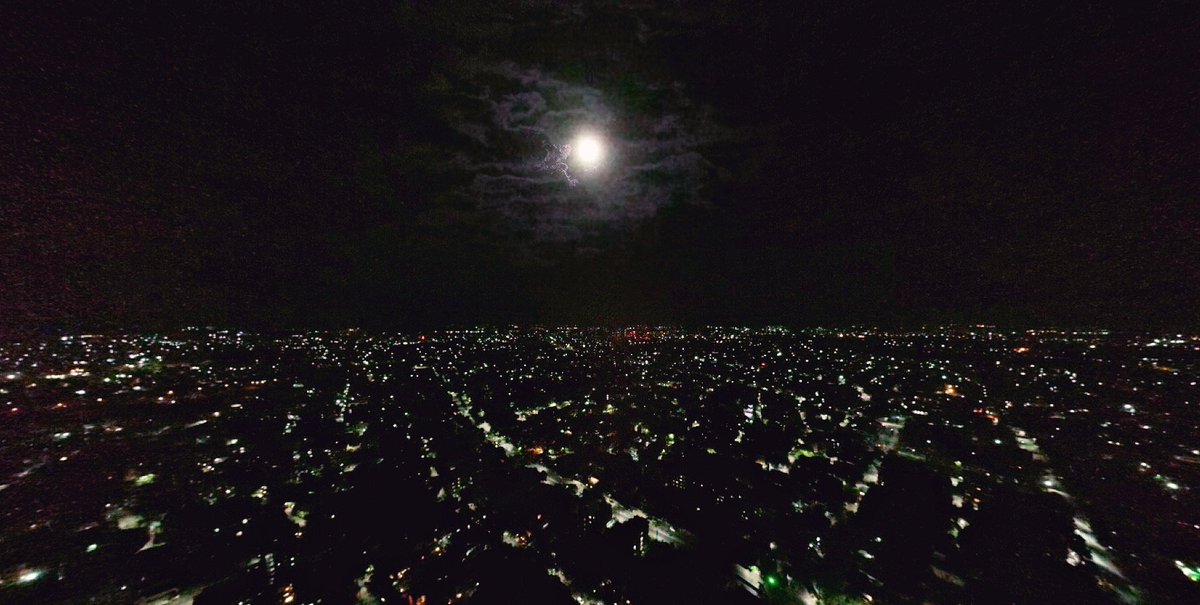 kdsaratker94's tweet photo. The moon is a loyal companion
'Super full moon ' Indore aerial Photo
#supermoon2020 #dji #photography #drone #indoreaerial #indore #indoredrone #kd #kdstudio https://t.co/FLwBqAQOLF