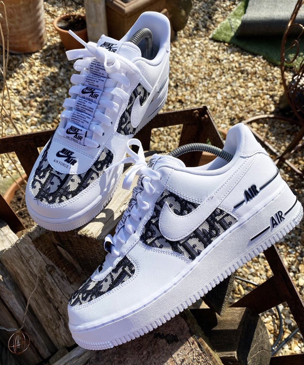 SneakerPics23's tweet photo. RT if you’d Rock 🔥 https://t.co/B1dxT5sW6T