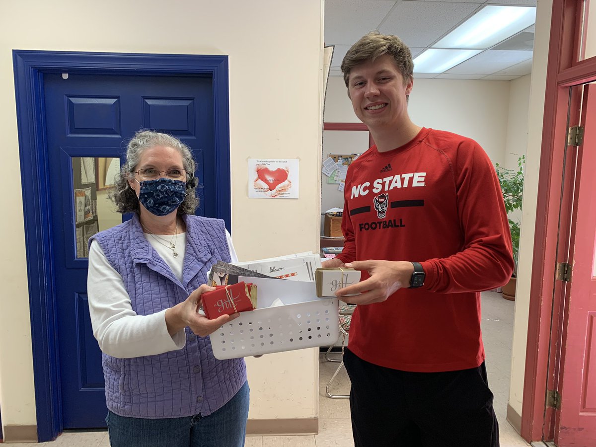 gill_trenton's tweet photo. Update- with your help and the help of Eno River Farm, I have raised over 1,000 meals!! After finally receiving the money from gofundme, I have spent the week buying gift cards at 8 local restaurants. Then, this afternoon I went and delivered them to OCIM. Thank you everyone!! https://t.co/tUhDNr1t1g