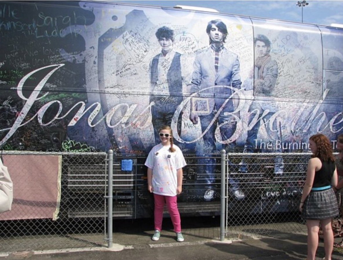 nick jonas green converse