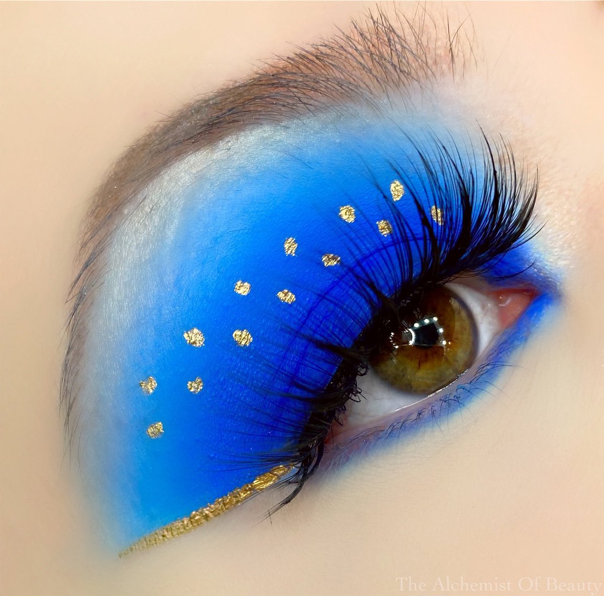 JenTheAlchemist's tweet photo. ✨The Eta Aquarids (meteor shower) peaked this week.... and this quick look I did reminded me of that because it looks like the night sky... 💫⭐️💫⭐️ #makeupartist #mua https://t.co/JgAu2QBGgh