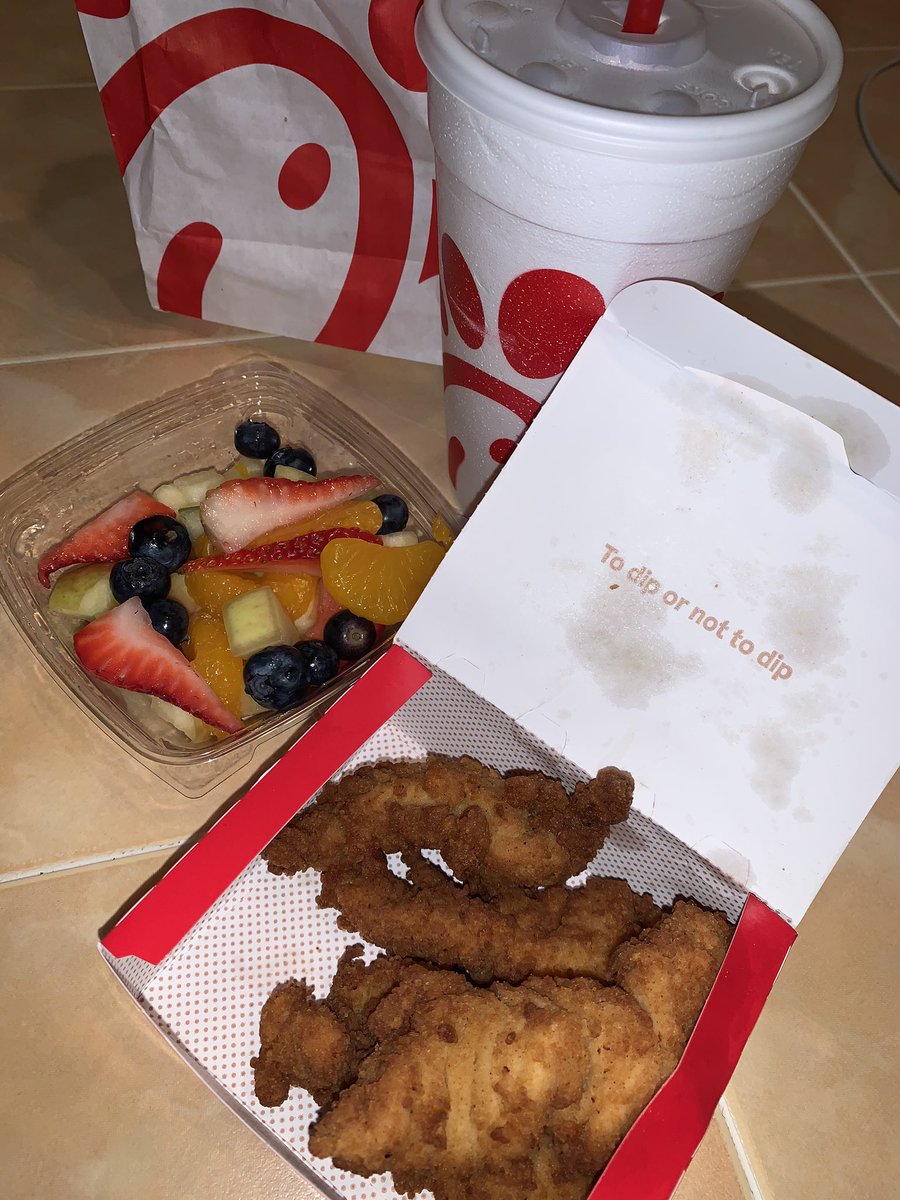 Valerie_Romo's tweet photo. Breaking my 20 hour #fast with @ChickfilA #ToDipOrNotToDip yes I wanted the fries but went with fruit. #CalorieCounter 😋 https://t.co/5HKAptin9t