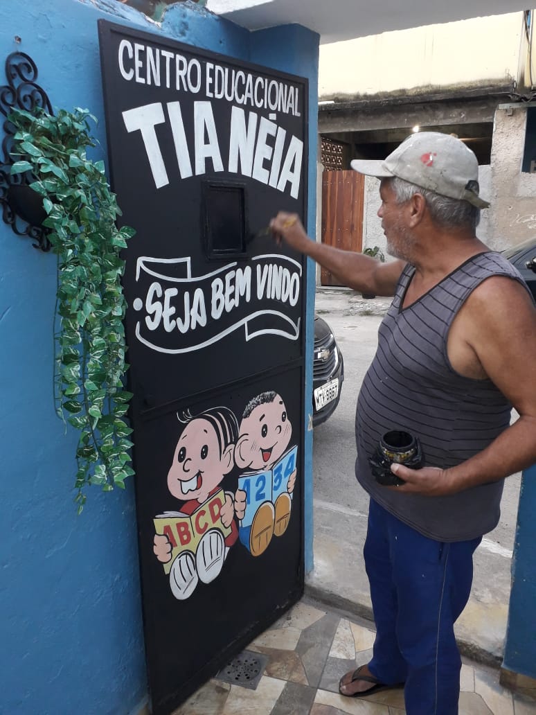 alonen's tweet photo. Pintura em portão de chapa galvanizada. Cliente:CENTRO EDUCACIONAL TIA NÉIA - Mal Hermes https://t.co/1IvKr0cAKK