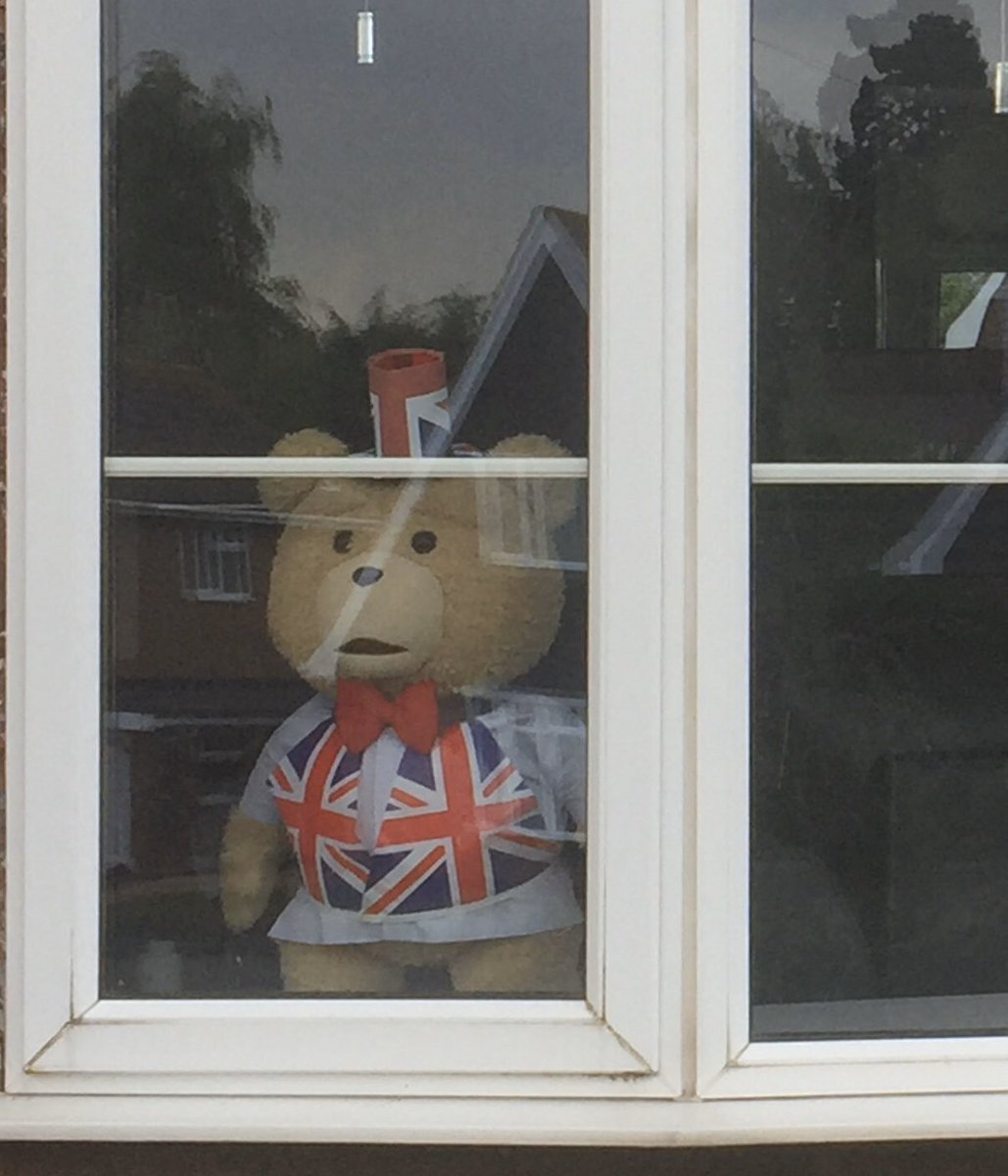MariotheMini's tweet photo. @SalBWMP TED says “Hi”, he’s all dressed up in his best bib &amp; tucker ready to mark the 75th anniversary of VE Day 🇬🇧 https://t.co/zBsPkU5dB2