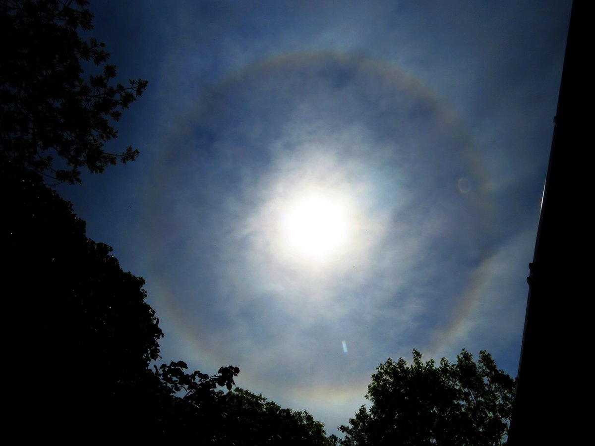 angegarrod's tweet image. 11am 22 degree #solarhalo #opticaleffects #atmosphericoptics #clouds @CloudAppSoc @BBCWthrWatchers @Hudsonweather @StormHour