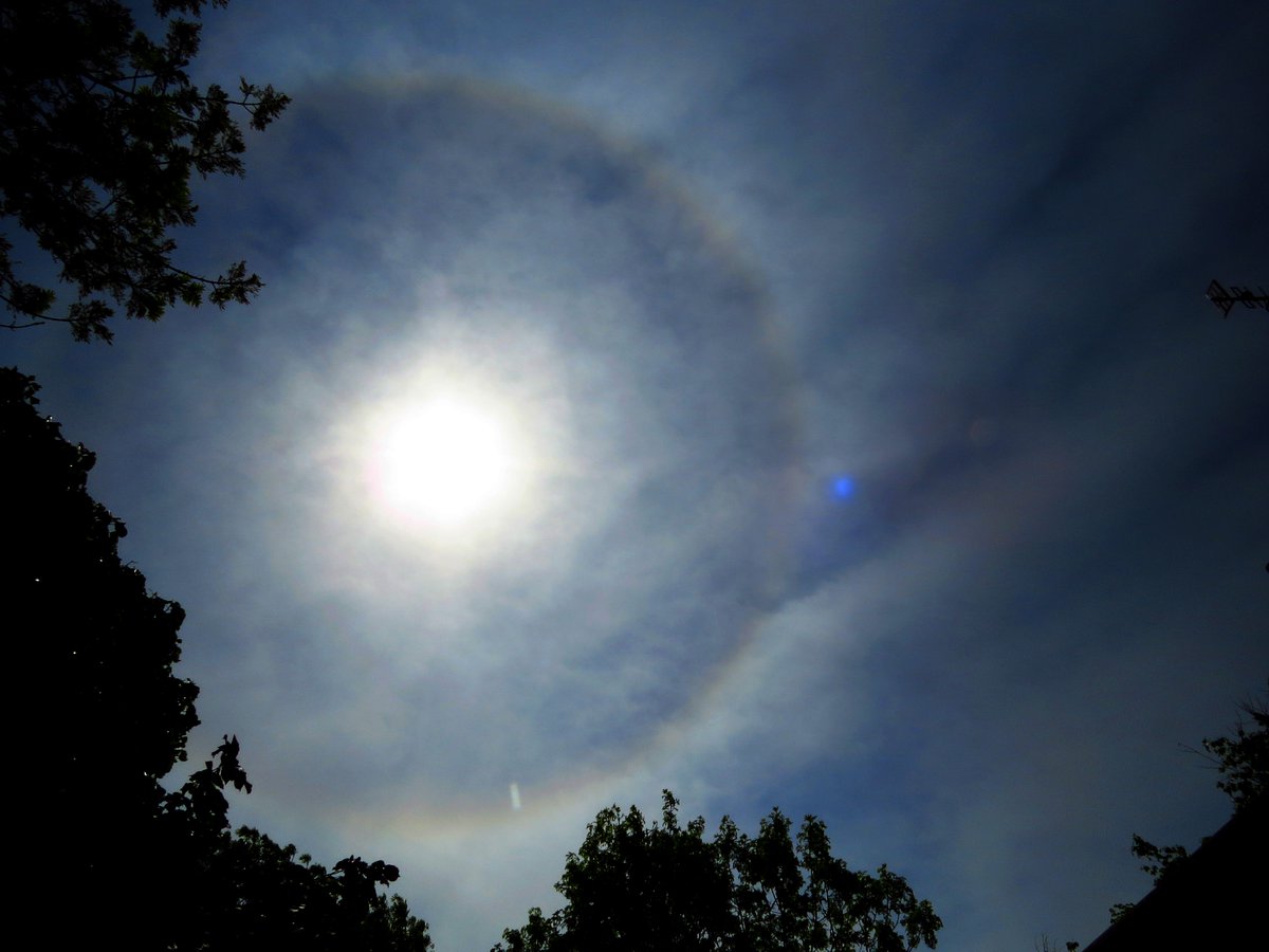 angegarrod's tweet image. 11am 22 degree #solarhalo #opticaleffects #atmosphericoptics #clouds @CloudAppSoc @BBCWthrWatchers @Hudsonweather @StormHour