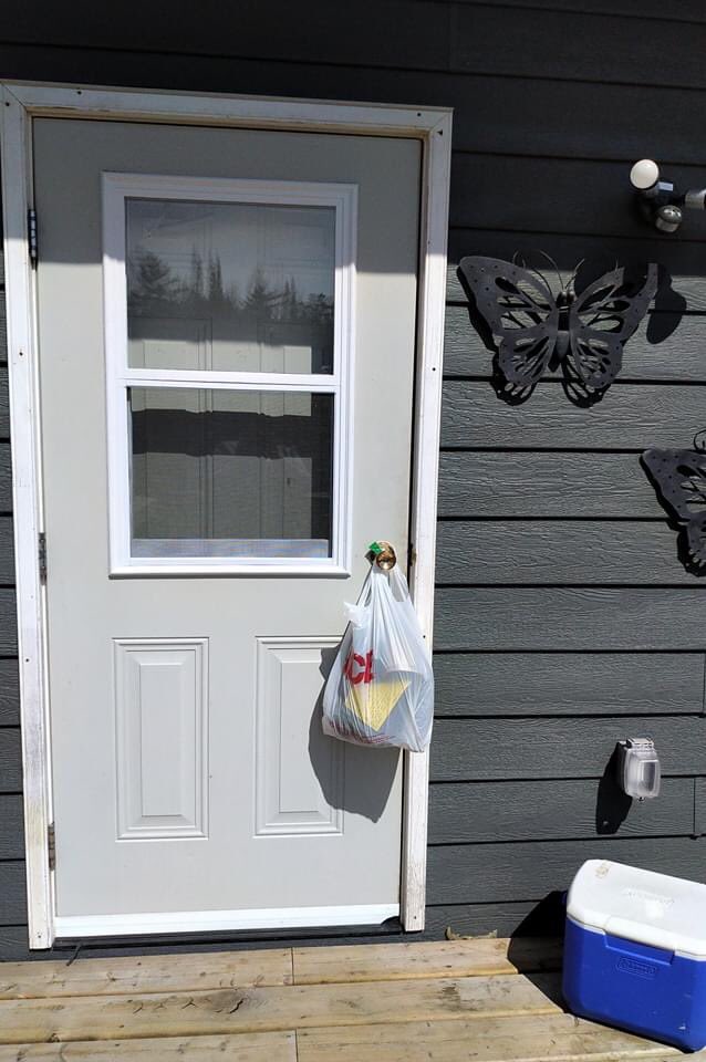 TeachForCanada's tweet photo. Grade 5/6 teacher Nissa Turner in Ojibways of Onigaming First Nation worked with Becky Holden, a mental health worker in the community, to create and deliver planting kits for her students. It also gave Nissa an opportunity to have a check-in with each of them. 🌱#BeyondTeaching https://t.co/CmQ5ak0a4g