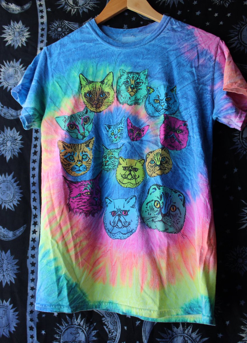 SierraRSons's tweet photo. just listed more cute clothes items! 💙 sizes range from S-XL, hurry before your favorites are all gone👇🏼 
https://t.co/OOAMaPtahU https://t.co/zArD2mEz7s