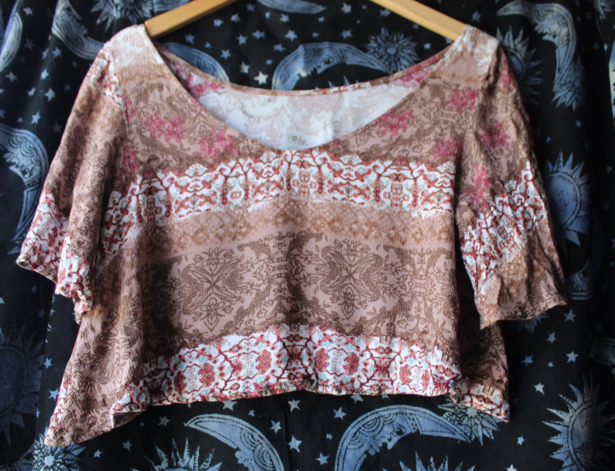 SierraRSons's tweet photo. just listed more cute clothes items! 💙 sizes range from S-XL, hurry before your favorites are all gone👇🏼 
https://t.co/OOAMaPtahU https://t.co/zArD2mEz7s