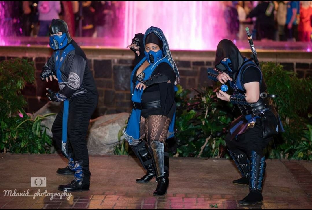 #tbt STILL one of my favorite con photos. All those beautiful Subbies! I do believe this was the first Fighting Game Photoshoot at #MAGfest. 😊 Thanks to Shirlz Vegas for getting the band together on that one. 📸 Mdavidphotography  #magfest2017 #mkcosplay #dmvkombatants #subzero