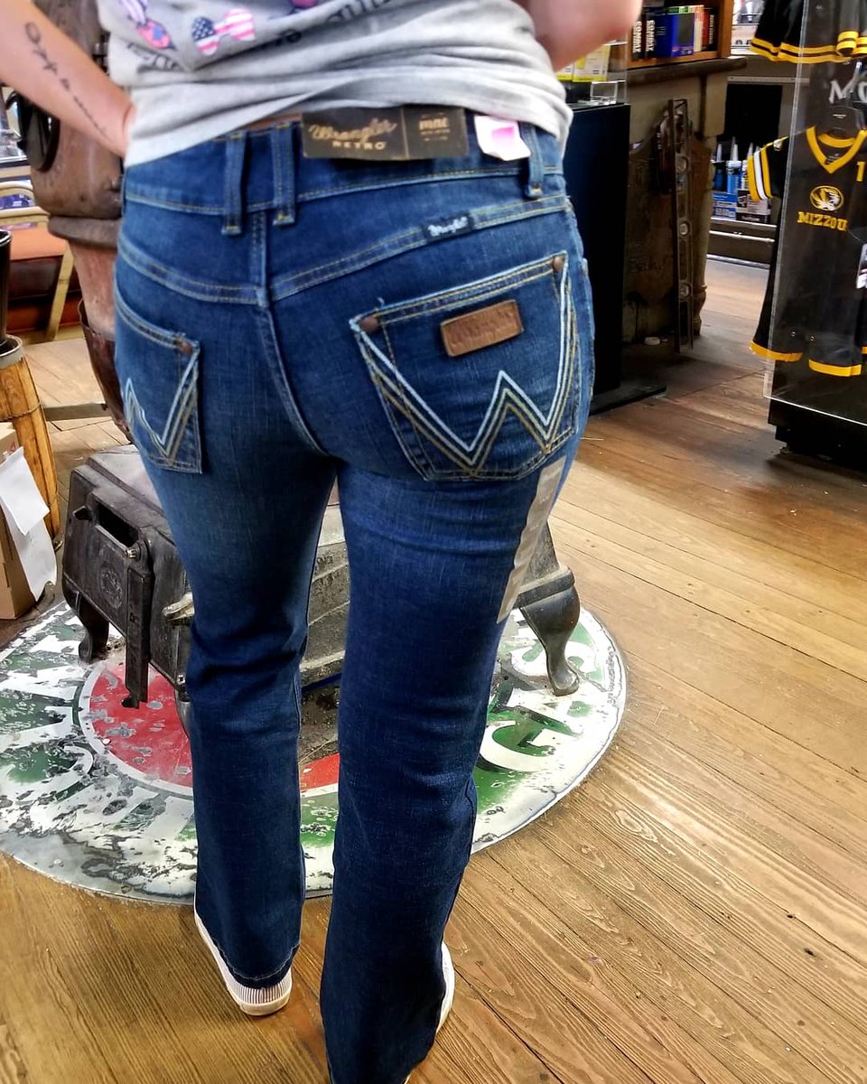 CranesStore's tweet photo. New jeans for the ladies in stock. The Wrangler Retro Mae Mid-rise. Sizes 3 to 19. Come try them on!
#Wrangler #jeans #wranglerjeans #CranesStore #BootsBulletsBritchesBologna #itsaysbritches #generalstore #countrystore #getoutside #shopsmall #countrygirls #outdoorretailer https://t.co/PnnFlE59yh