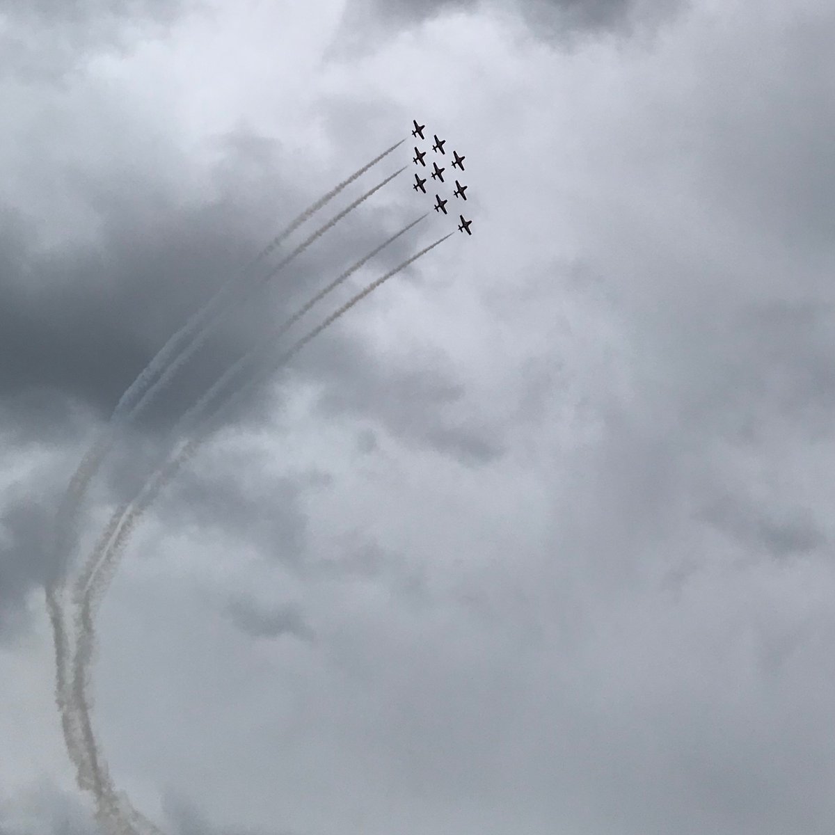 KathrynLyons's tweet photo. @CFSnowbirds over the @OttawaHospital! Thank you! https://t.co/cKUqwscO0L