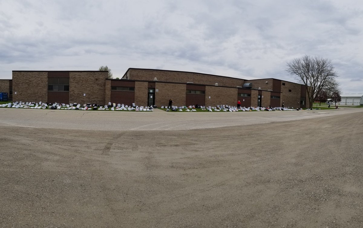 MarkAlbertsen's tweet photo. Ready for students to pick up items at UMS!  #uKNIGHTed https://t.co/AIdQFlAAyG