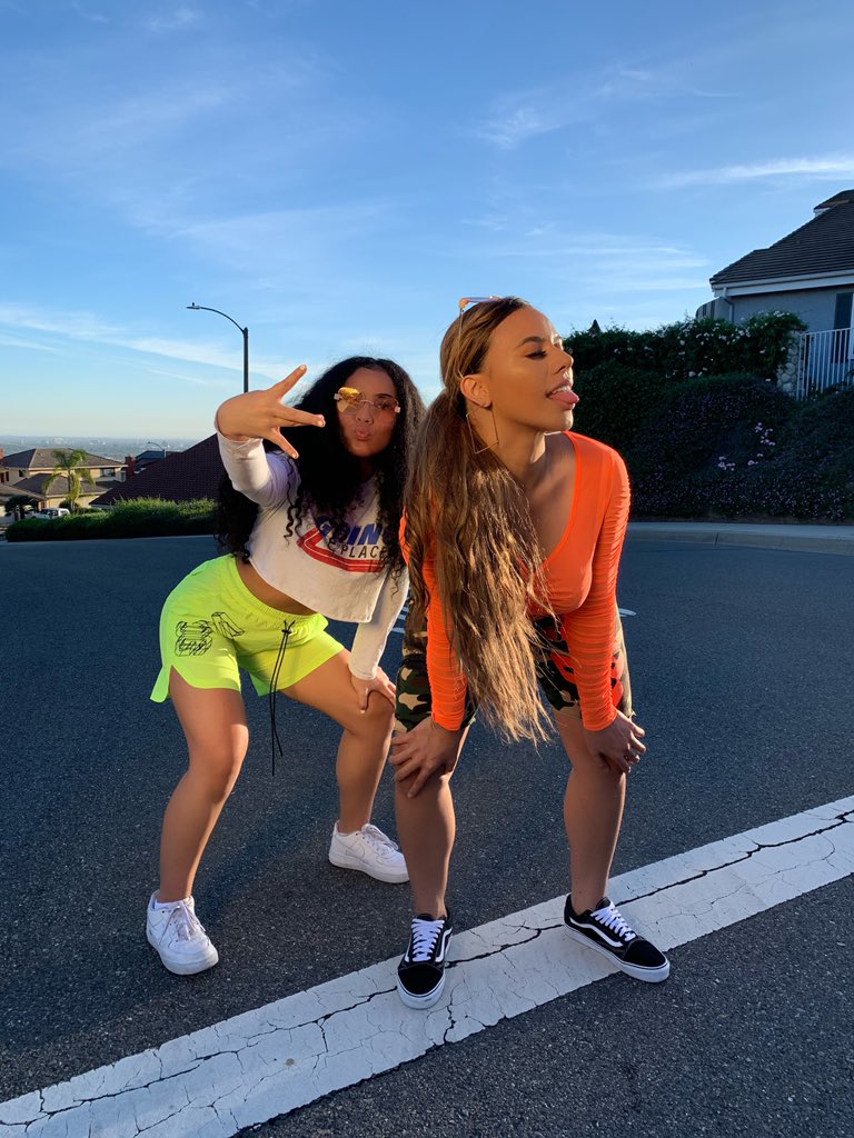 dinahjane's tweet photo. imma bad bitch. she a savage @sala_mateaki https://t.co/SIoIFeEjsw
