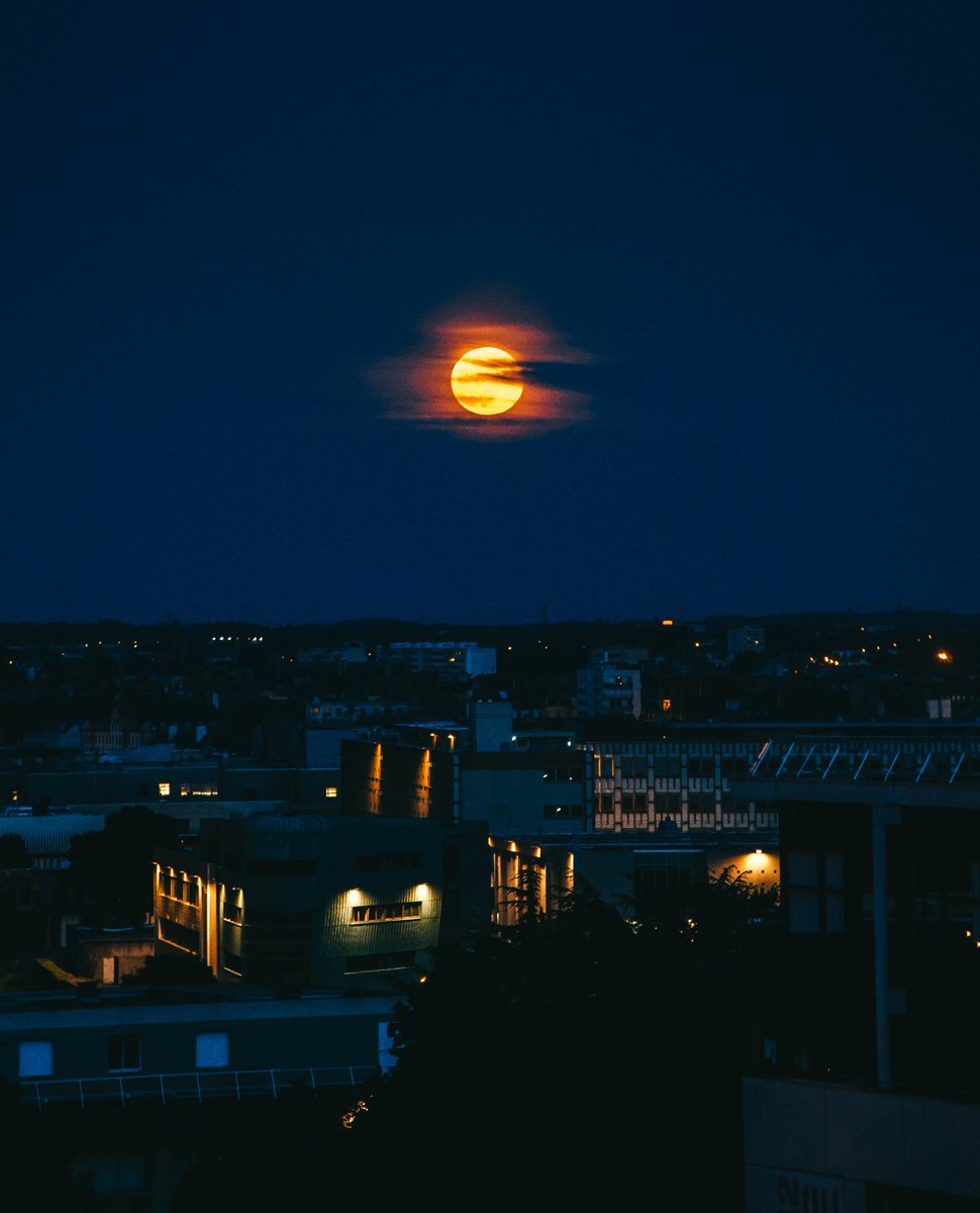 FayNics's tweet photo. #fullmoon Rennes, France https://t.co/jVL9tFDWSK