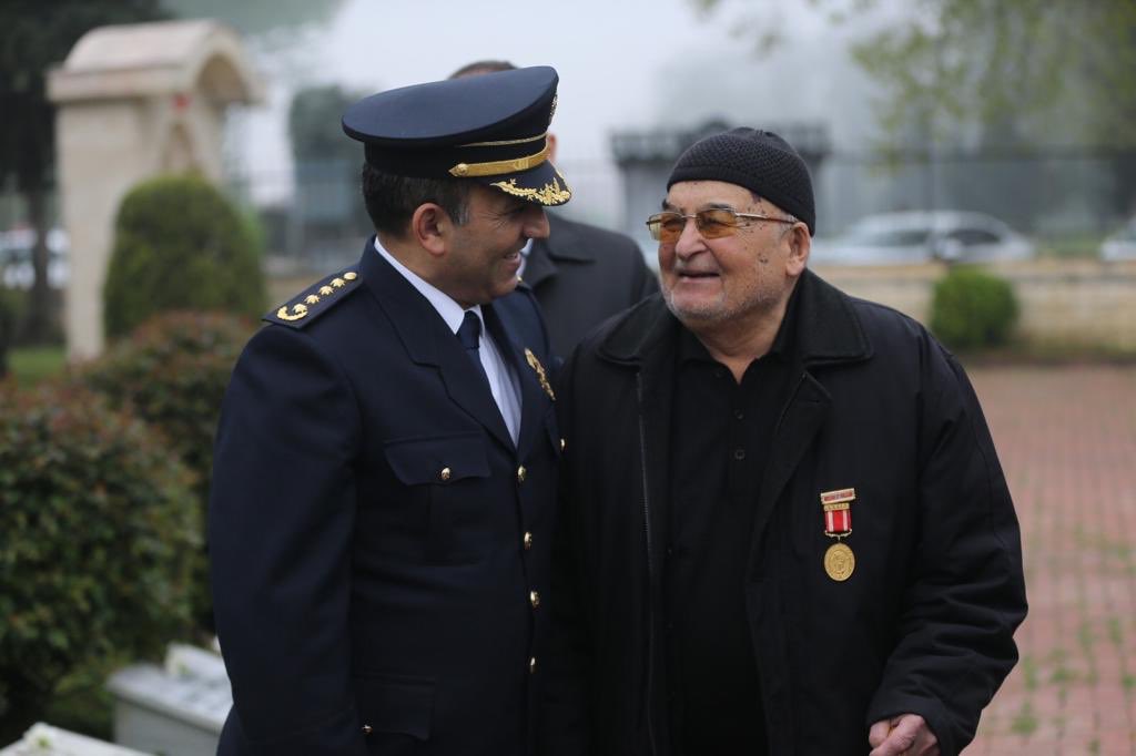 Şehit Polis memuru Kemal Işıldak’ın Babası Kenan Işıldak Amcamız Düzce’de hakkın rahmetine kavuşmuş mekanı cennet Olsun.Dönemin Düzce İl Emniyet Müdürü Hüseyin Deniz Abimiz her zaman hal hatrını sorardı Müdürümüzle hasbihal ederken <a href="/suleymansoylu/">Süleyman Soylu</a> @mehmetaktasgm <a href="/hdeniz058/">Hsyn DNZ</a>
