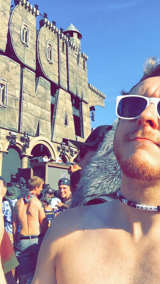 KNOTZmusic's tweet photo. Damn three years ago today. RIP #middlelands also cc @wearemoksi https://t.co/aBldjT1aAY