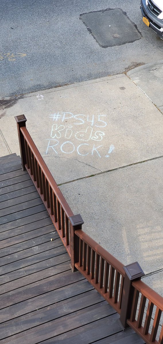MLLsD31's tweet photo. What a pleasant surprise! I looked through the window and this beautiful statement greeted me. Thank you teachers @PS45JohnTyler and all teachers for your unmatchable work you do every day @SIBOD31 @vgallassio @ExecSupALodico @AnzaloneD31 https://t.co/x7AiL63Sze